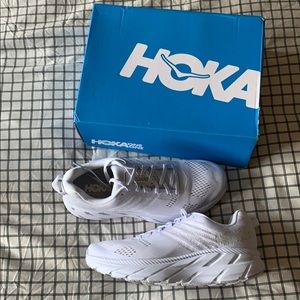 BRAND NEW HOKA ONE ONE CLIFTON 6